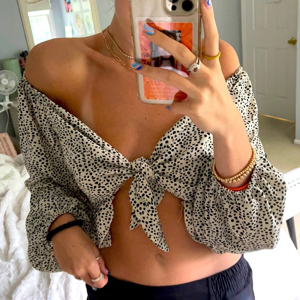 Puffy sleeve tie shirt